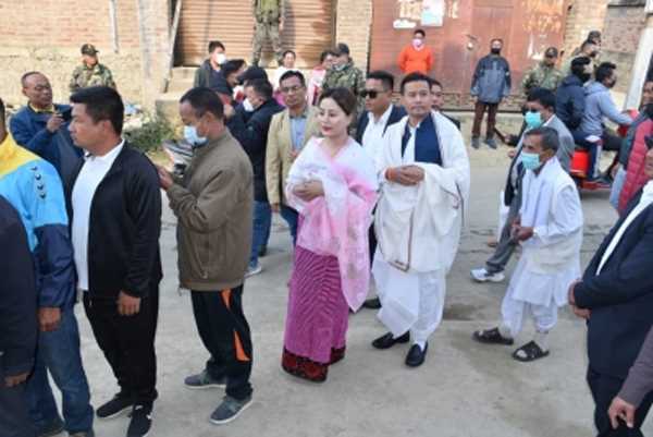 मणिपुर में छिटपुट घटनाओं के बीच 78.3 फीसदी मतदान दर्ज मणिपुर में छिटपुट घटनाओं के बीच 78.3 फीसदी मतदान दर्ज